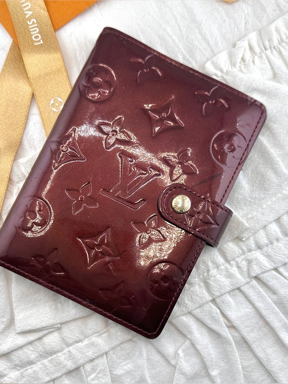 AUTHENTIC Louis Vuitton small ring agenda. Color: Violette